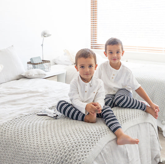 Piecera Cama Pompón Gris