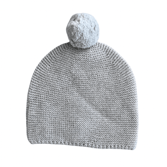 Gorro Pompón Gris Simple Gracia