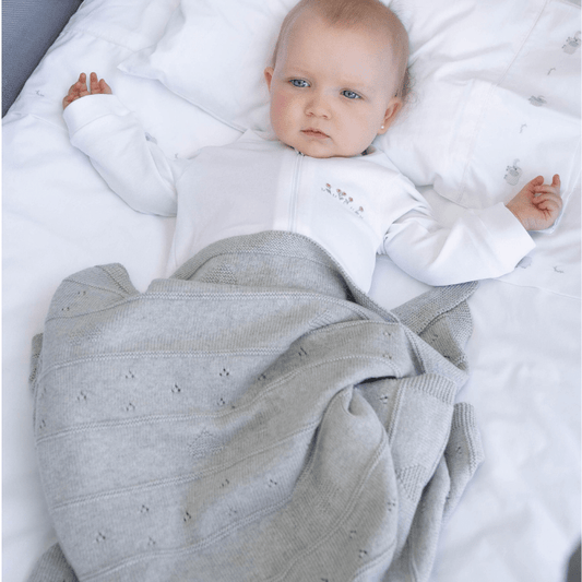 Manta Para Bebé Tejida Corazón Gris