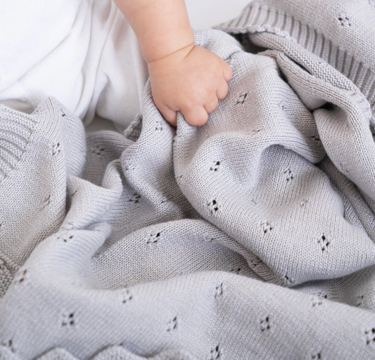 Manta Punto Flor Gris