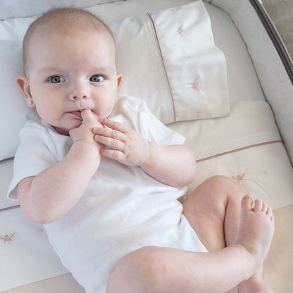 Sábana Abeja Rosada Pack & Play / Graco