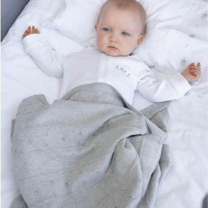 Manta Para Bebé Tejida Corazón Gris